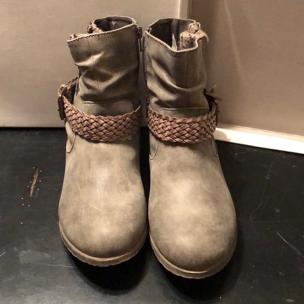 Mudd ankle boots/booties Sz 9